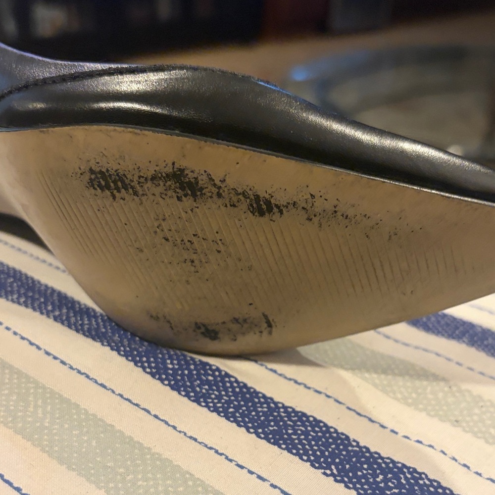 Elegant Talbots Black Leather Women's Pumps - Picture 3 of 12